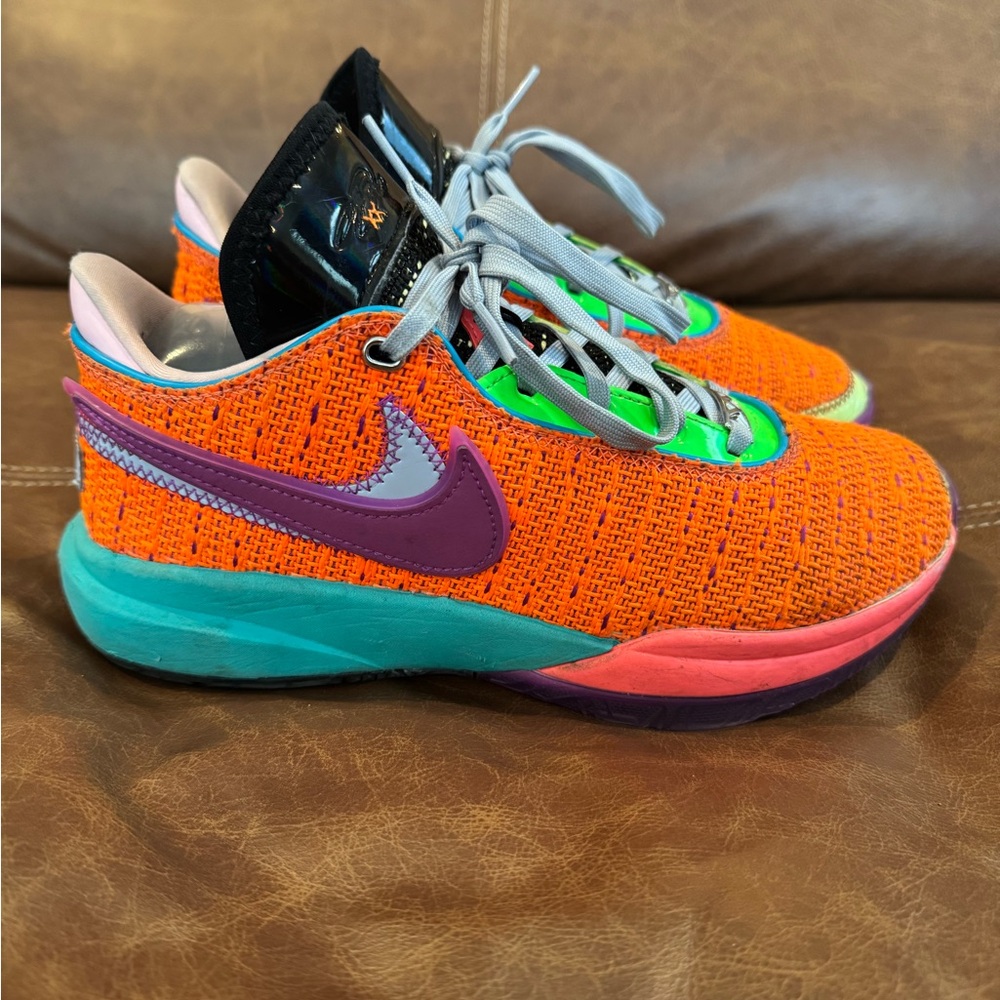 Nike Youth Lebron Chosen 1 Athletic Shoes, Size 6.5Y
